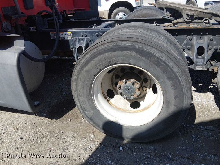 image for item YA2865 2019 Kenworth T680 semi truck