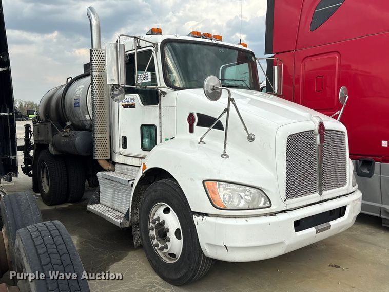 image for item YA2934 2017 Kenworth T370 oil distributor truck
