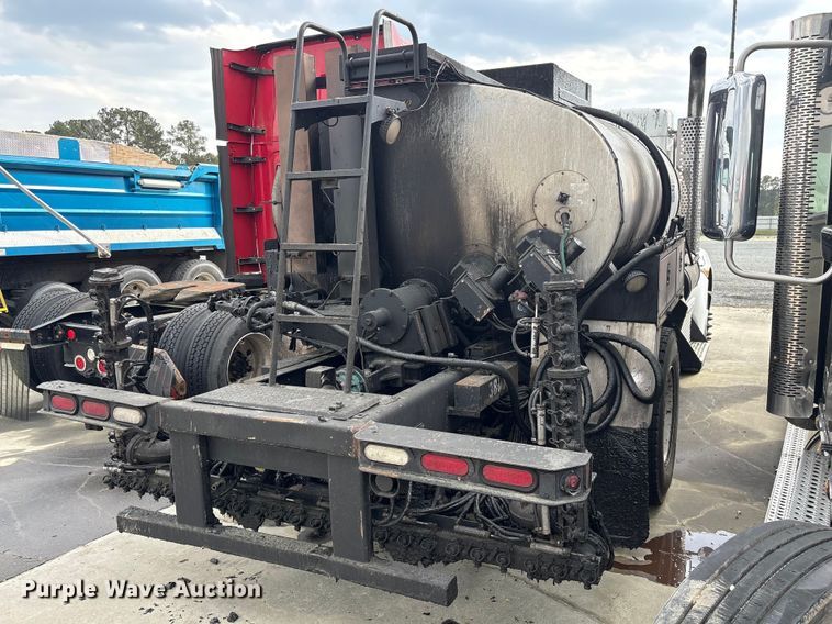 image for item YA2934 2017 Kenworth T370 oil distributor truck