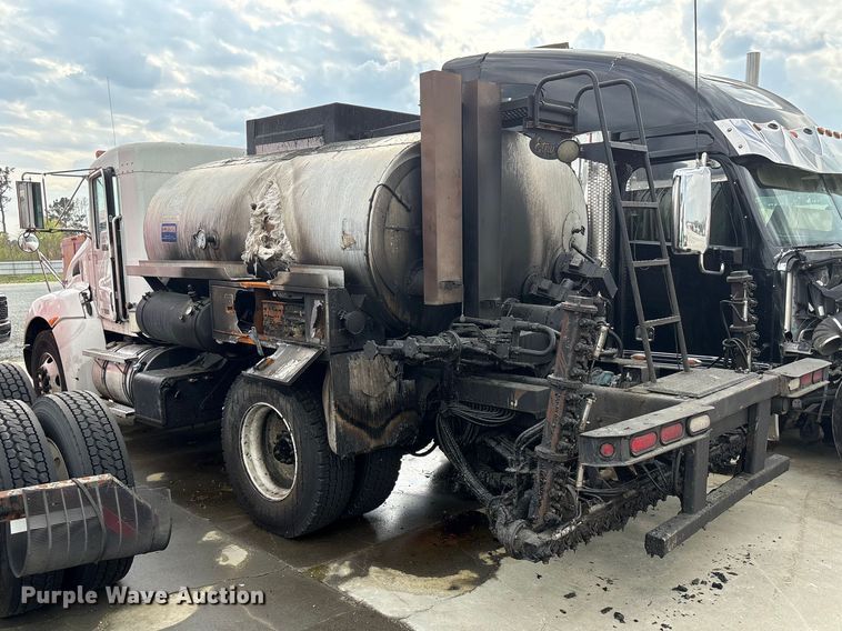 image for item YA2934 2017 Kenworth T370 oil distributor truck