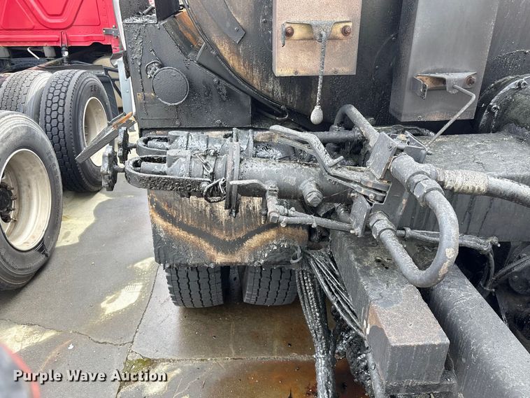 image for item YA2934 2017 Kenworth T370 oil distributor truck