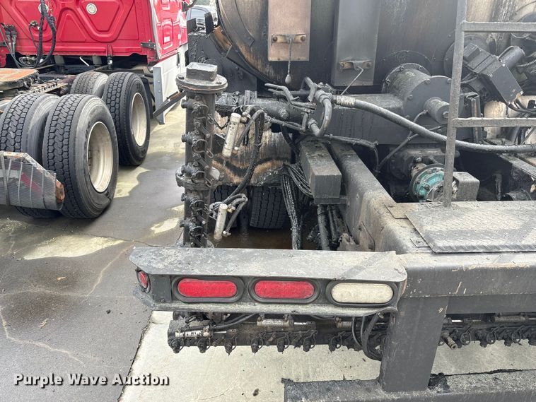image for item YA2934 2017 Kenworth T370 oil distributor truck