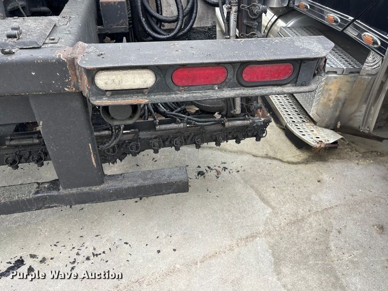 image for item YA2934 2017 Kenworth T370 oil distributor truck