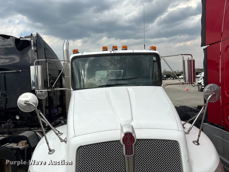 image for item YA2934 2017 Kenworth T370 oil distributor truck
