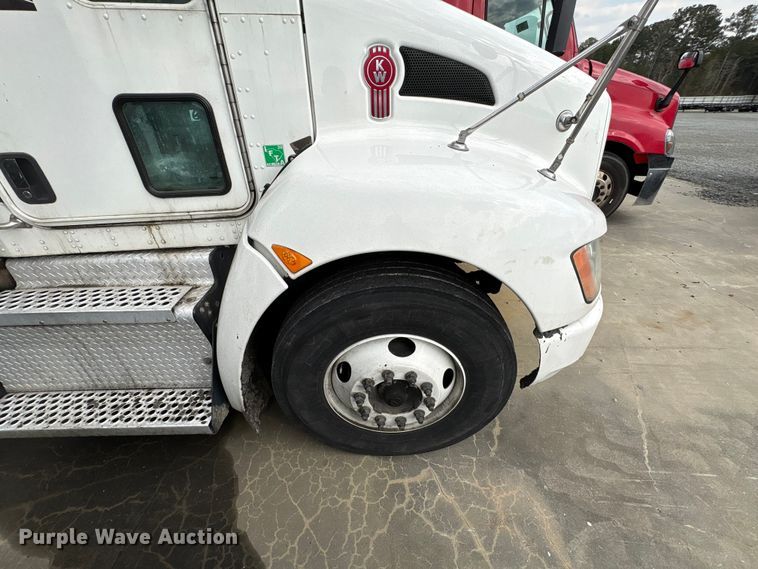 image for item YA2934 2017 Kenworth T370 oil distributor truck