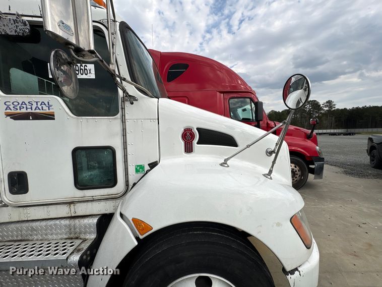 image for item YA2934 2017 Kenworth T370 oil distributor truck