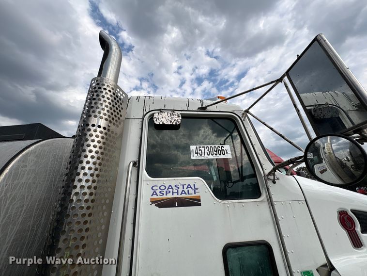 image for item YA2934 2017 Kenworth T370 oil distributor truck
