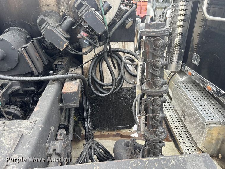 image for item YA2934 2017 Kenworth T370 oil distributor truck