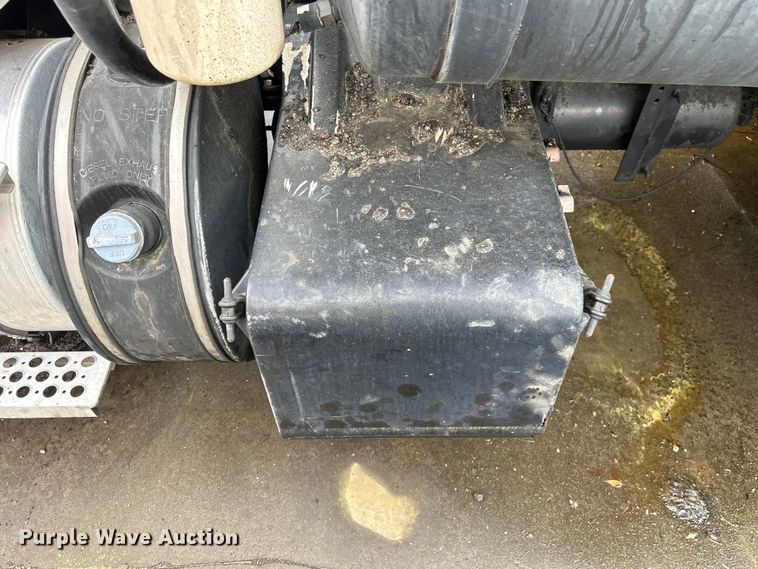 image for item YA2934 2017 Kenworth T370 oil distributor truck