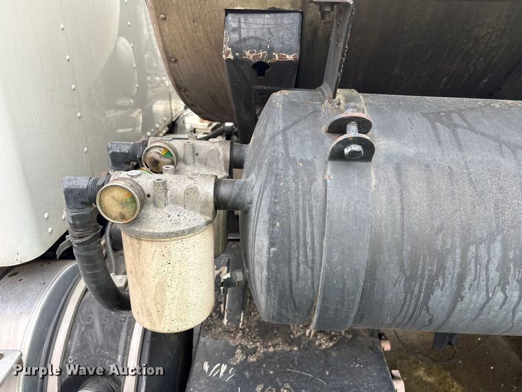 image for item YA2934 2017 Kenworth T370 oil distributor truck