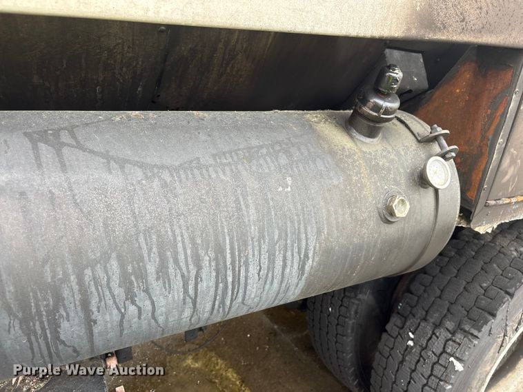 image for item YA2934 2017 Kenworth T370 oil distributor truck