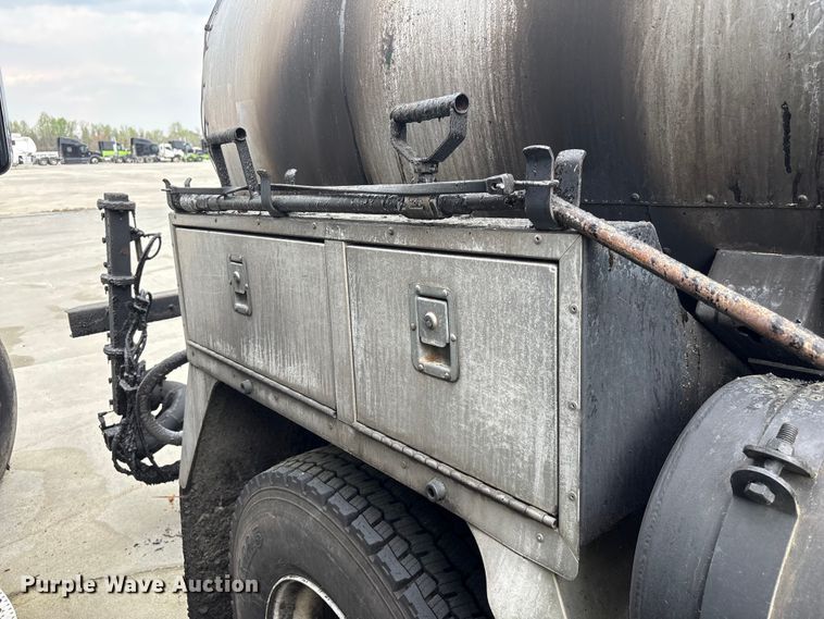 image for item YA2934 2017 Kenworth T370 oil distributor truck