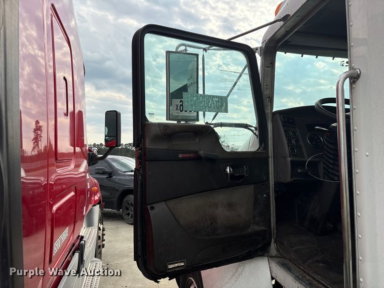 image for item YA2934 2017 Kenworth T370 oil distributor truck