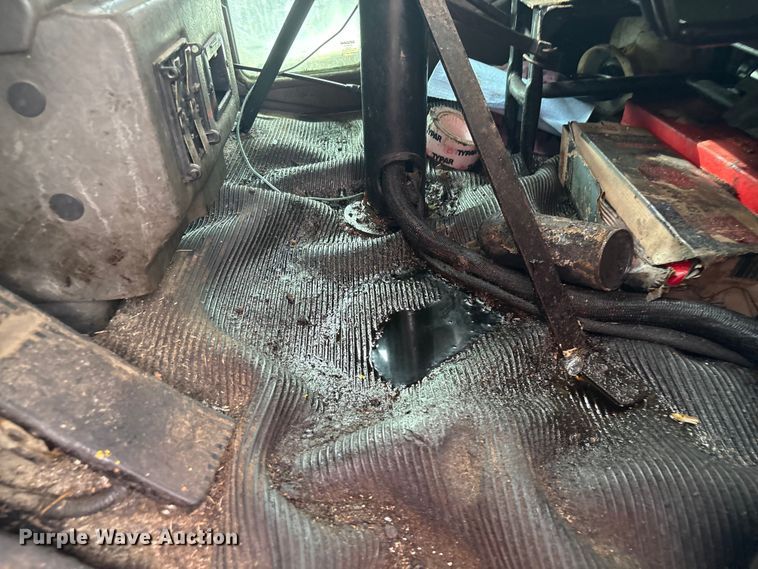 image for item YA2934 2017 Kenworth T370 oil distributor truck