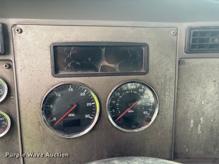 image for item YA2934 2017 Kenworth T370 oil distributor truck