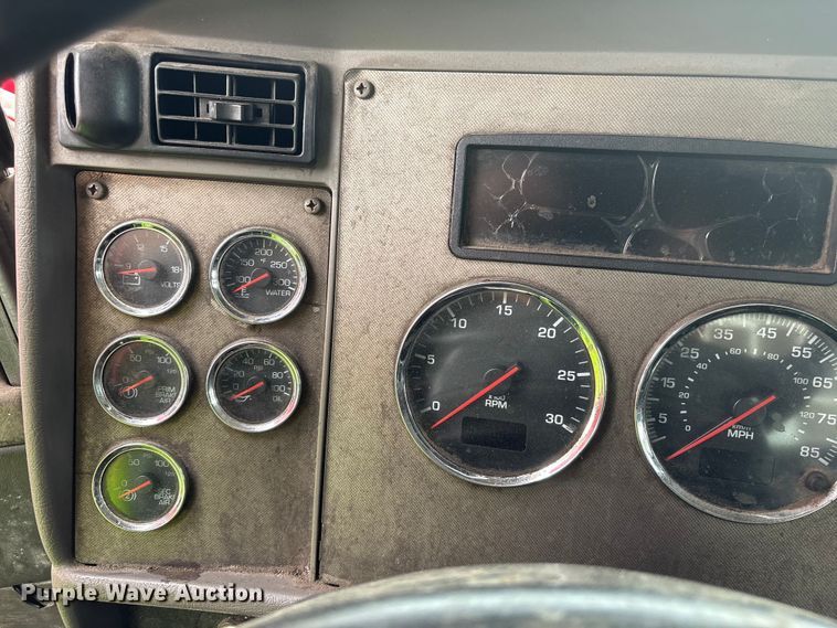 image for item YA2934 2017 Kenworth T370 oil distributor truck