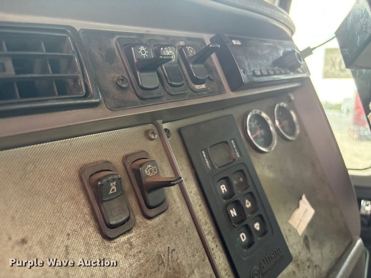 image for item YA2934 2017 Kenworth T370 oil distributor truck