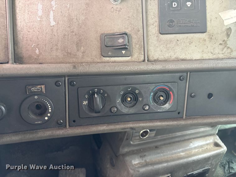 image for item YA2934 2017 Kenworth T370 oil distributor truck