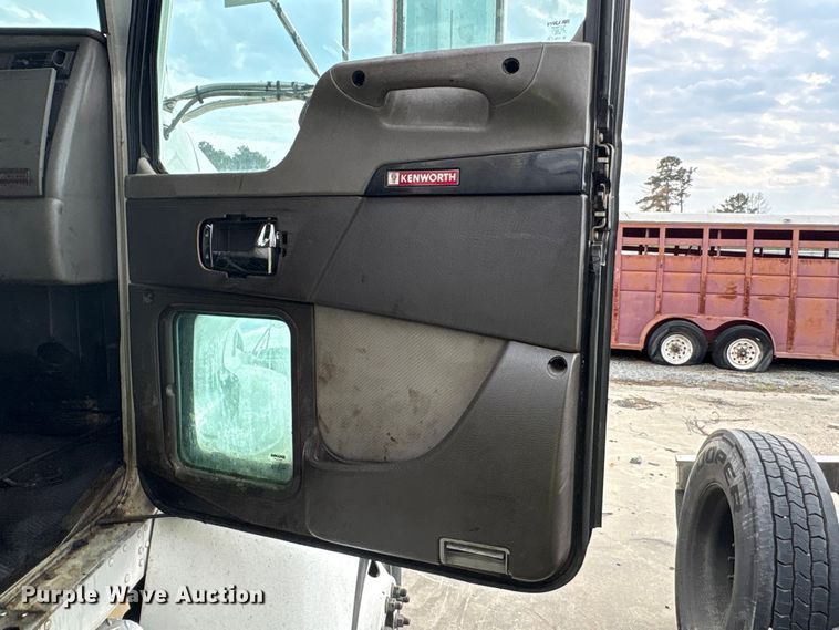 image for item YA2934 2017 Kenworth T370 oil distributor truck