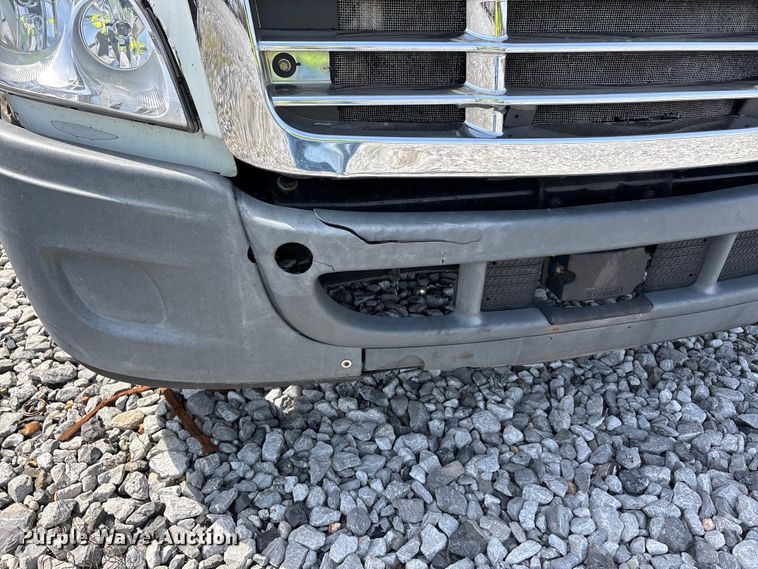 image for item YA2945 2016 Freightliner Cascadia semi truck