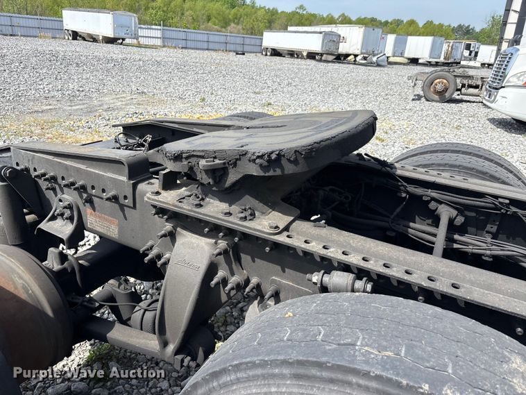 image for item YA2945 2016 Freightliner Cascadia semi truck