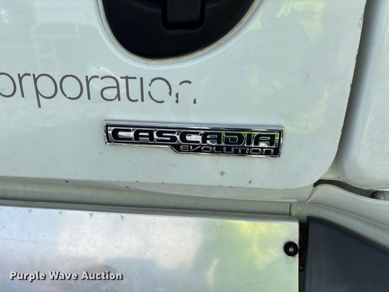 image for item YA2945 2016 Freightliner Cascadia semi truck