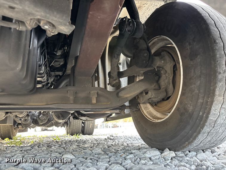 image for item YA2945 2016 Freightliner Cascadia semi truck