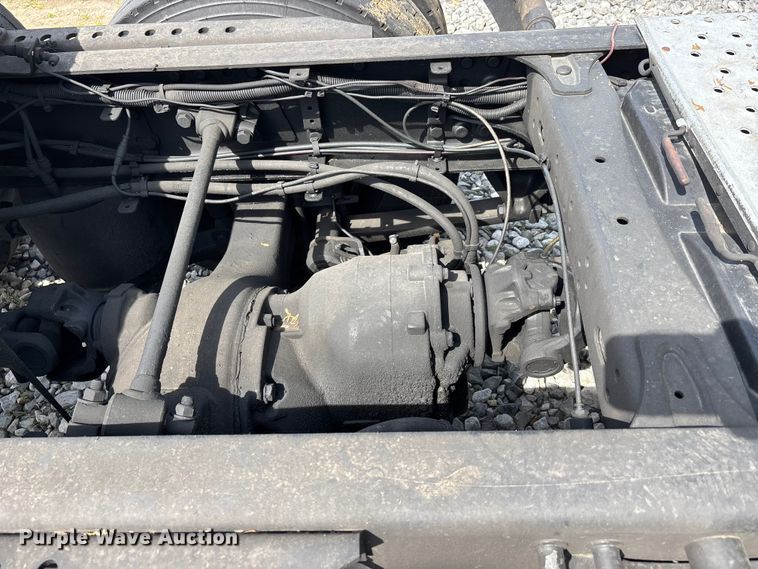 image for item YA2945 2016 Freightliner Cascadia semi truck