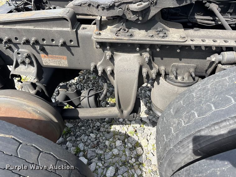 image for item YA2945 2016 Freightliner Cascadia semi truck