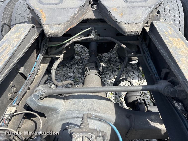 image for item YA2945 2016 Freightliner Cascadia semi truck