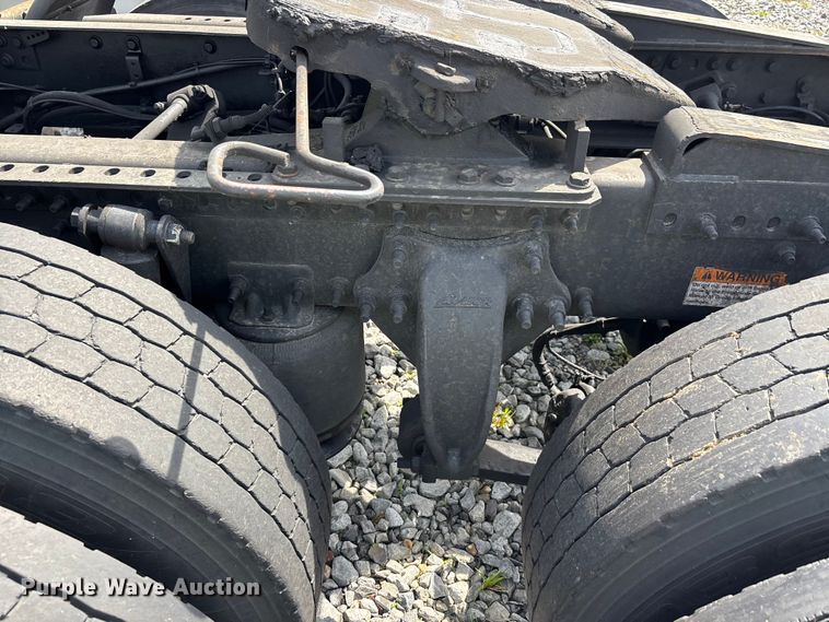 image for item YA2945 2016 Freightliner Cascadia semi truck