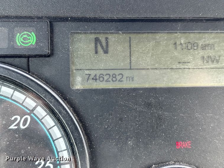 image for item YA2945 2016 Freightliner Cascadia semi truck