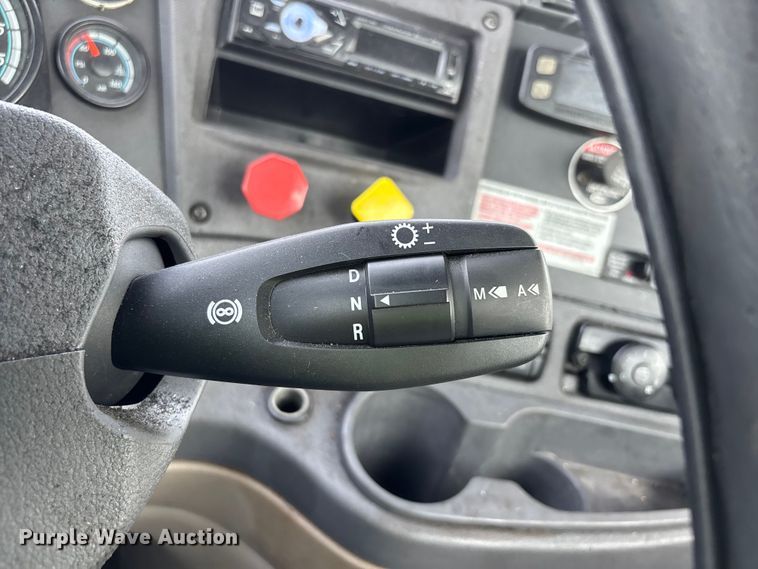 image for item YA2945 2016 Freightliner Cascadia semi truck