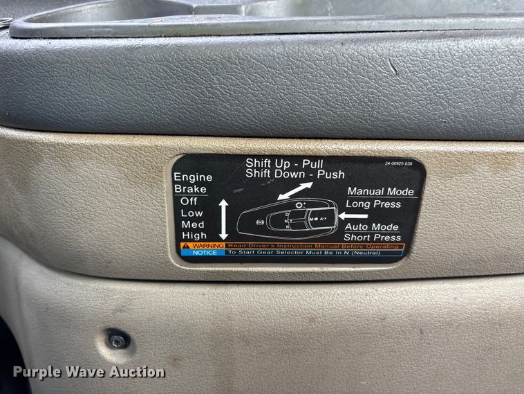 image for item YA2945 2016 Freightliner Cascadia semi truck