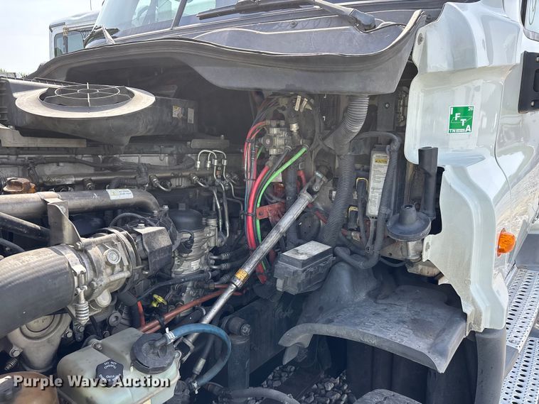 image for item YA2945 2016 Freightliner Cascadia semi truck