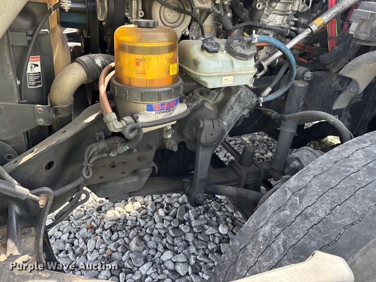 image for item YA2945 2016 Freightliner Cascadia semi truck