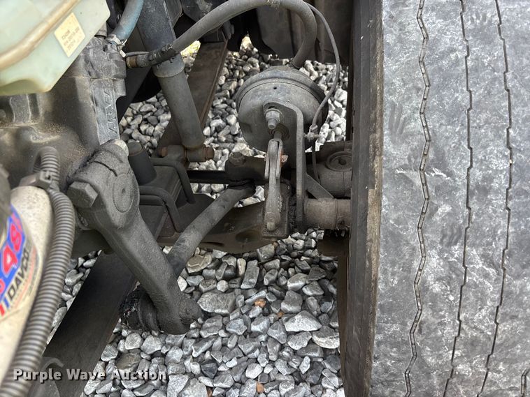 image for item YA2945 2016 Freightliner Cascadia semi truck