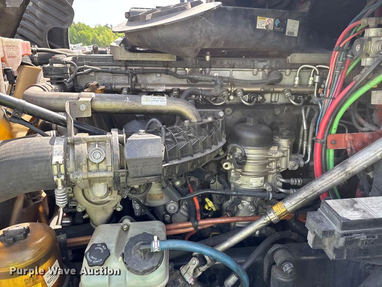 image for item YA2945 2016 Freightliner Cascadia semi truck