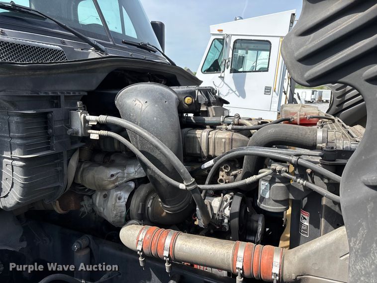 image for item YA2945 2016 Freightliner Cascadia semi truck