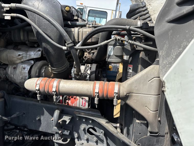 image for item YA2945 2016 Freightliner Cascadia semi truck