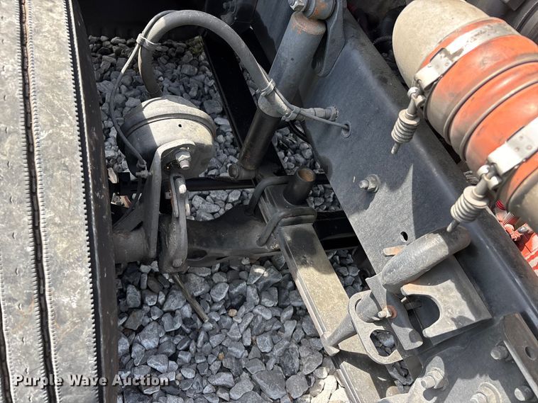 image for item YA2945 2016 Freightliner Cascadia semi truck