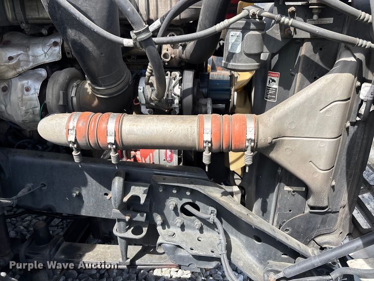 image for item YA2945 2016 Freightliner Cascadia semi truck