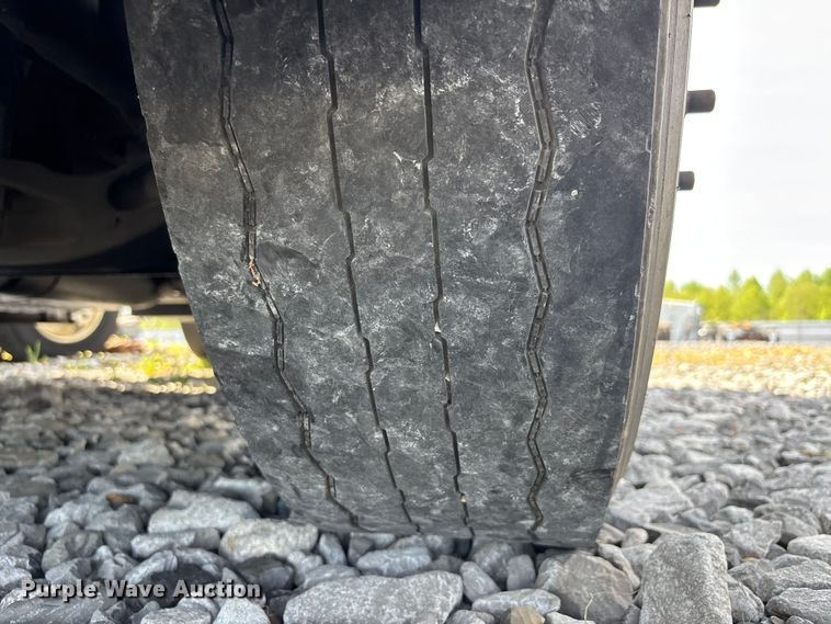 image for item YA2945 2016 Freightliner Cascadia semi truck