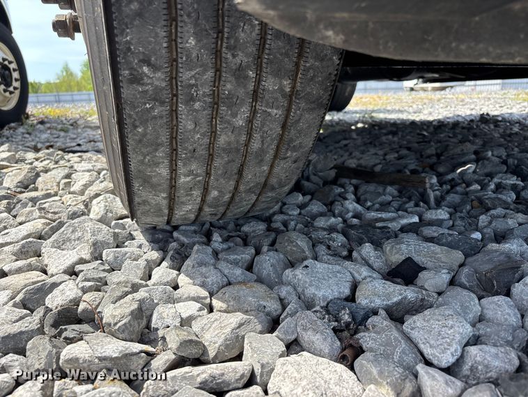 image for item YA2945 2016 Freightliner Cascadia semi truck