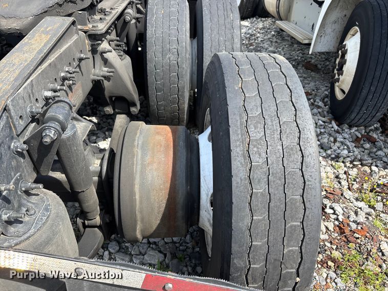 image for item YA2945 2016 Freightliner Cascadia semi truck