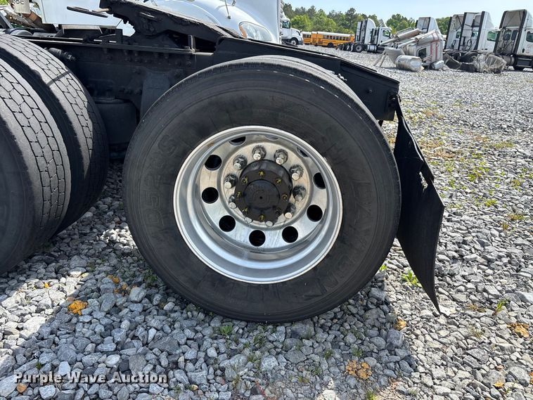 image for item YA2945 2016 Freightliner Cascadia semi truck