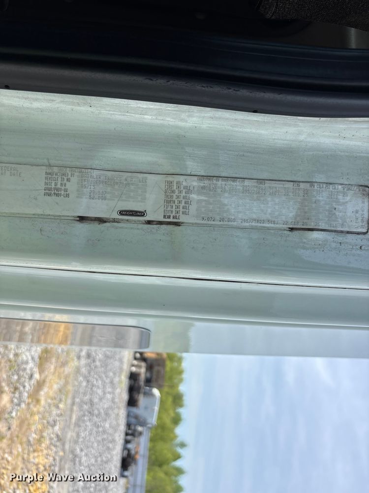 image for item YA2945 2016 Freightliner Cascadia semi truck