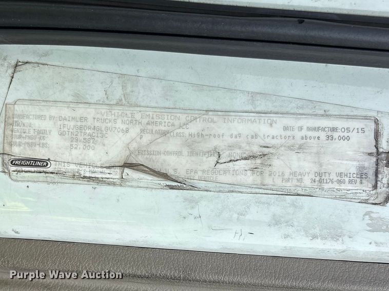 image for item YA2945 2016 Freightliner Cascadia semi truck