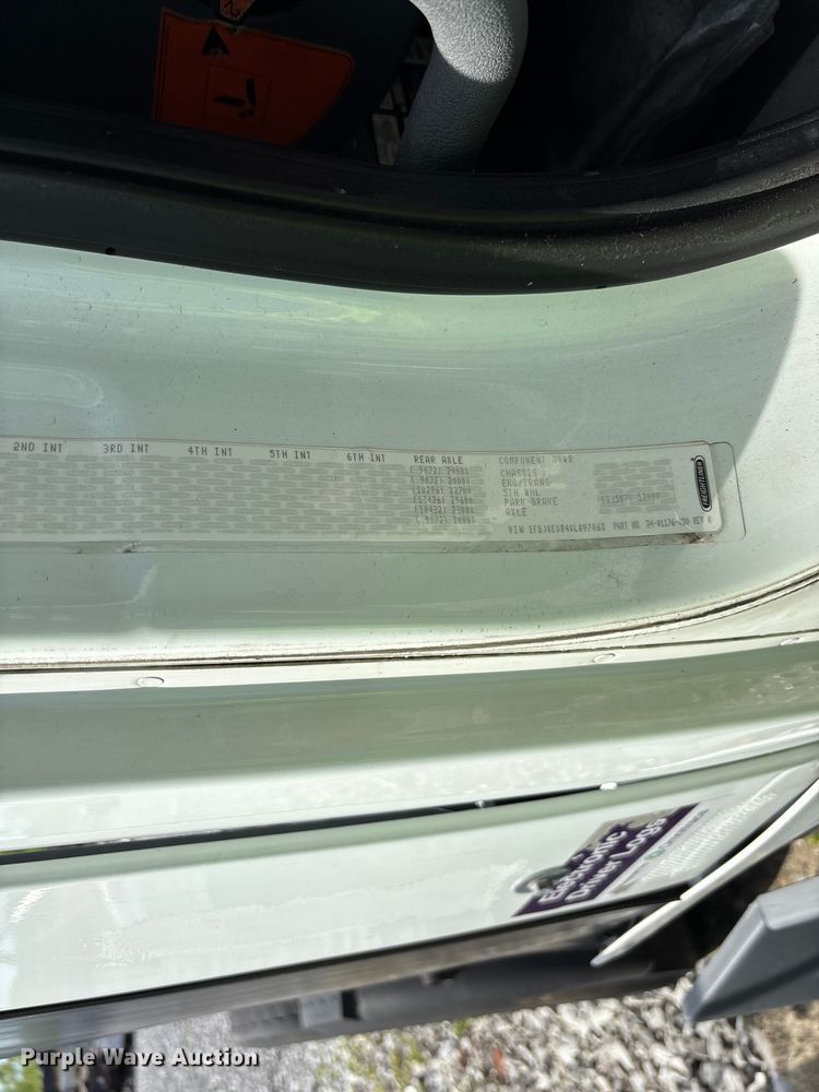 image for item YA2945 2016 Freightliner Cascadia semi truck