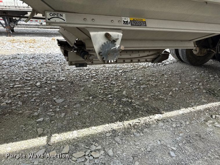 image for item YA2981 2021 Wilson DWH-650 grain trailer